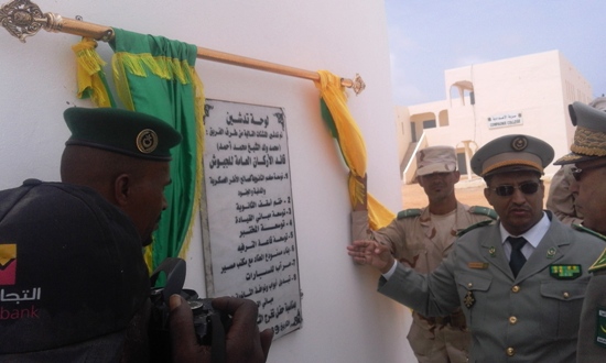 قائد الثانوية يقدم شروحا لقائد الجيوش عن المباني المدشنة 