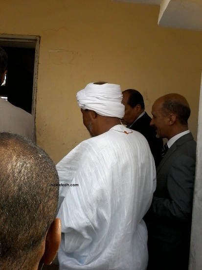 مدير الاعدادية يرافق الرئيس بعدما أمر بفتح الطريق له 