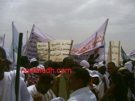 بعض لافتات المشايخ التي رفعت في كيهيدي 