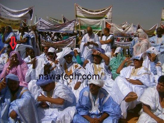 النائب السابق اماه بنت سمت وهي تمسح الدموع أو ...