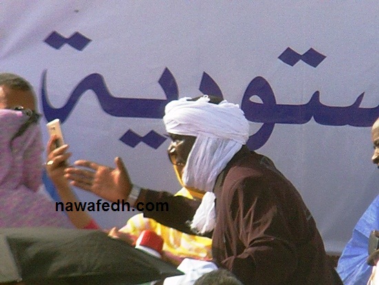 زيدان يخطب بعمامته وسط الجماهير واعظا 